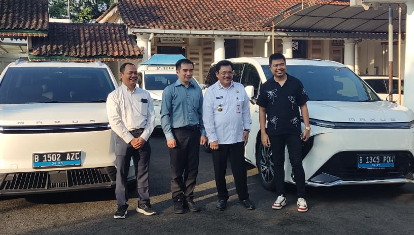 Wali Kota Salatiga Jajal Mobil Listrik Maxus 9, Promosi Ramah Lingkungan